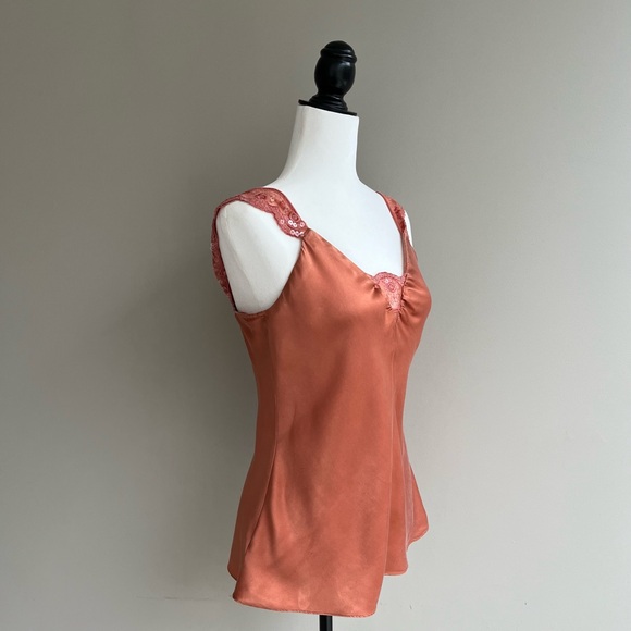 Silky satin camisole with lace and sequins - Picture 2 of 10